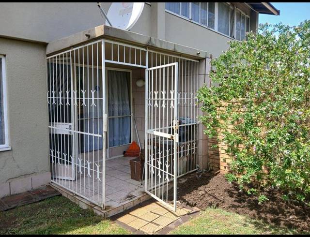 2 BEDROOM APARTMENT FOR SALE IN SASOLBURG EXT 2